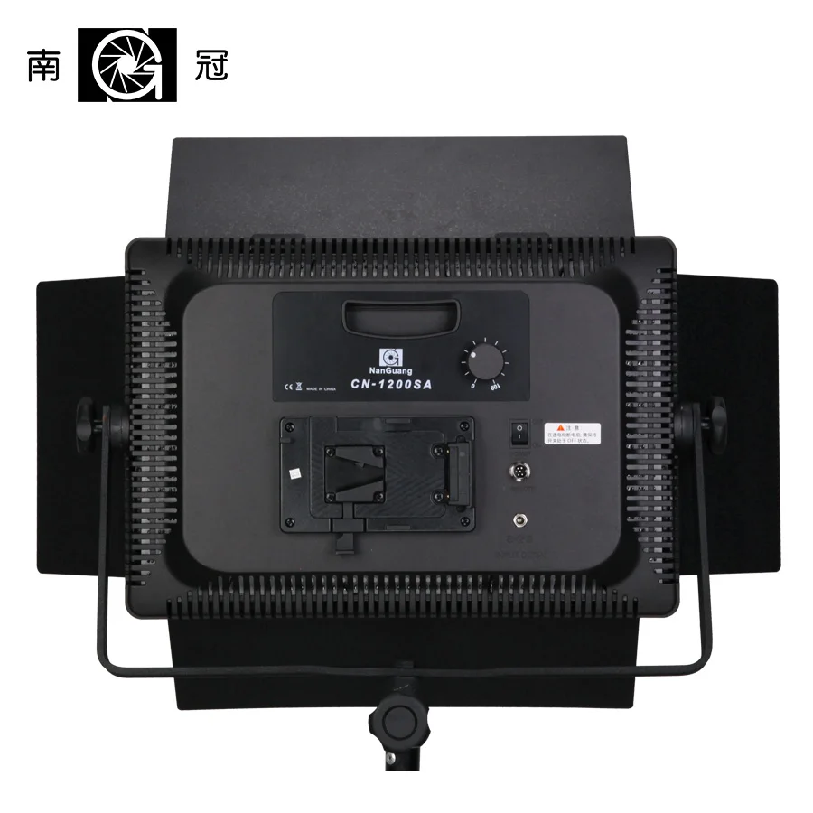 Светодиодная панель для студийной видеосъемки Nanguang CN-1200SA LED S 5600K 10300 Lux камеры