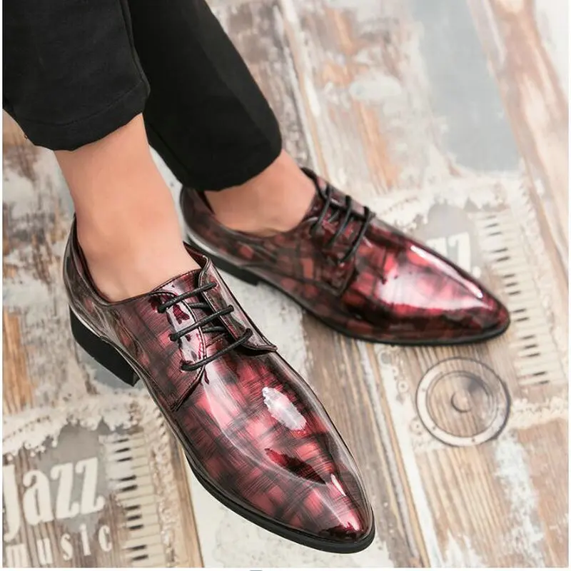 

Men Dress Shoes 2018 Male Business Wedding Shoes PU Leather Oxfords Formal Shoes Pointed Toe Floral Pattern Shoes LE-61