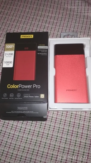 Повербанк Pisen 10000 мАч в ультратонком корпусе с двумя выходами USB и LED-экраномДва Smart USB выхода на 2.4A/1.5A поддерживают зарядку двух устройств одновременно
