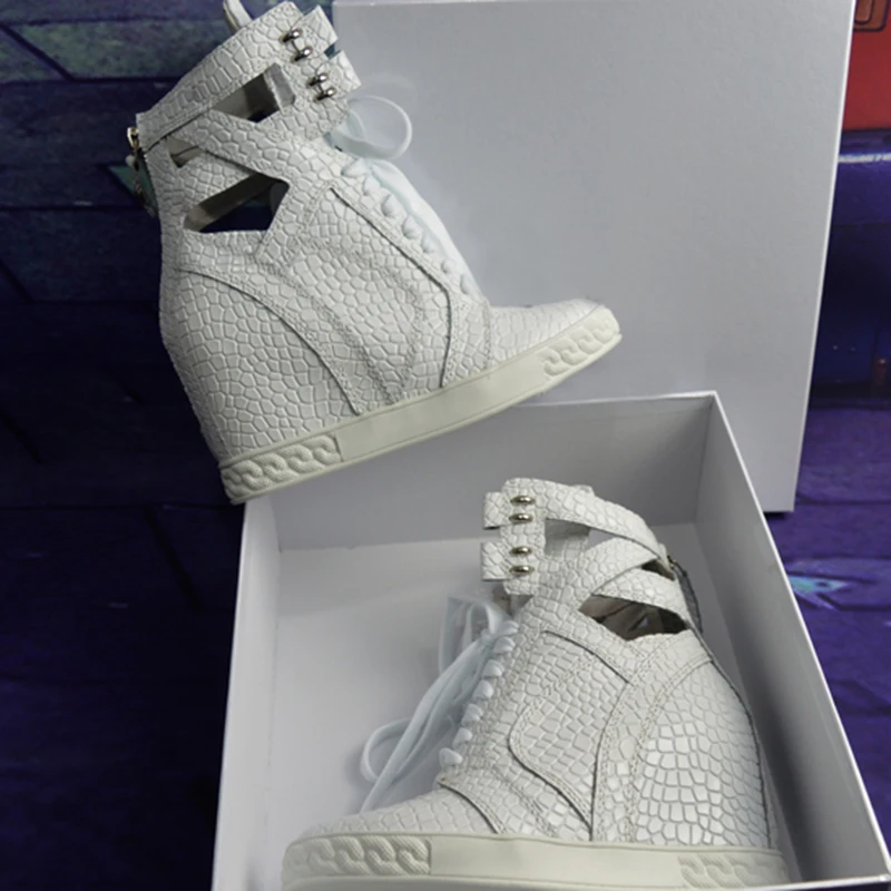 Женская обувь белого цвета высокие туфли на танкетке платформе кроссовки со