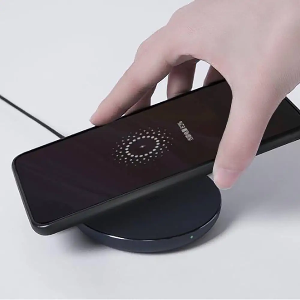 Беспроводное зарядное устройство Xiaomi Qi стандарт 10 Вт два режима зарядки черный |