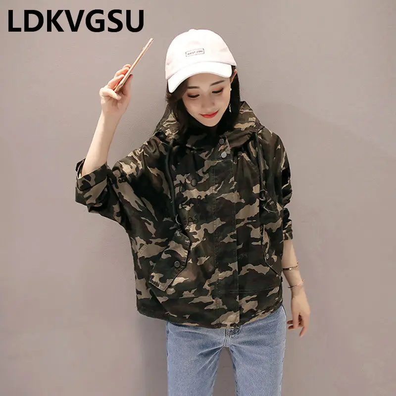 Новинка весна осень 2018 женский Камуфляжный Тренч с капюшоном и вышитыми буквами
