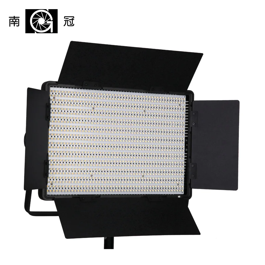 Светодиодная панель для студийной видеосъемки Nanguang CN-1200SA LED S 5600K 10300 Lux камеры