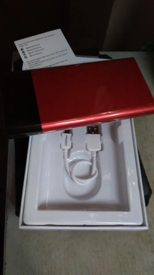 Повербанк Pisen 10000 мАч в ультратонком корпусе с двумя выходами USB и LED-экраномДва Smart USB выхода на 2.4A/1.5A поддерживают зарядку двух устройств одновременно