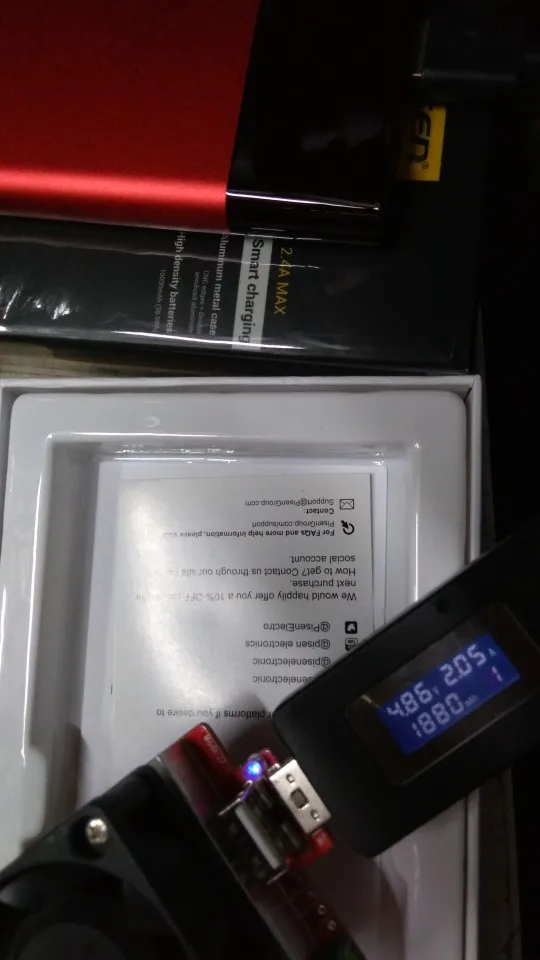 Повербанк Pisen 10000 мАч в ультратонком корпусе с двумя выходами USB и LED-экраномДва Smart USB выхода на 2.4A/1.5A поддерживают зарядку двух устройств одновременно