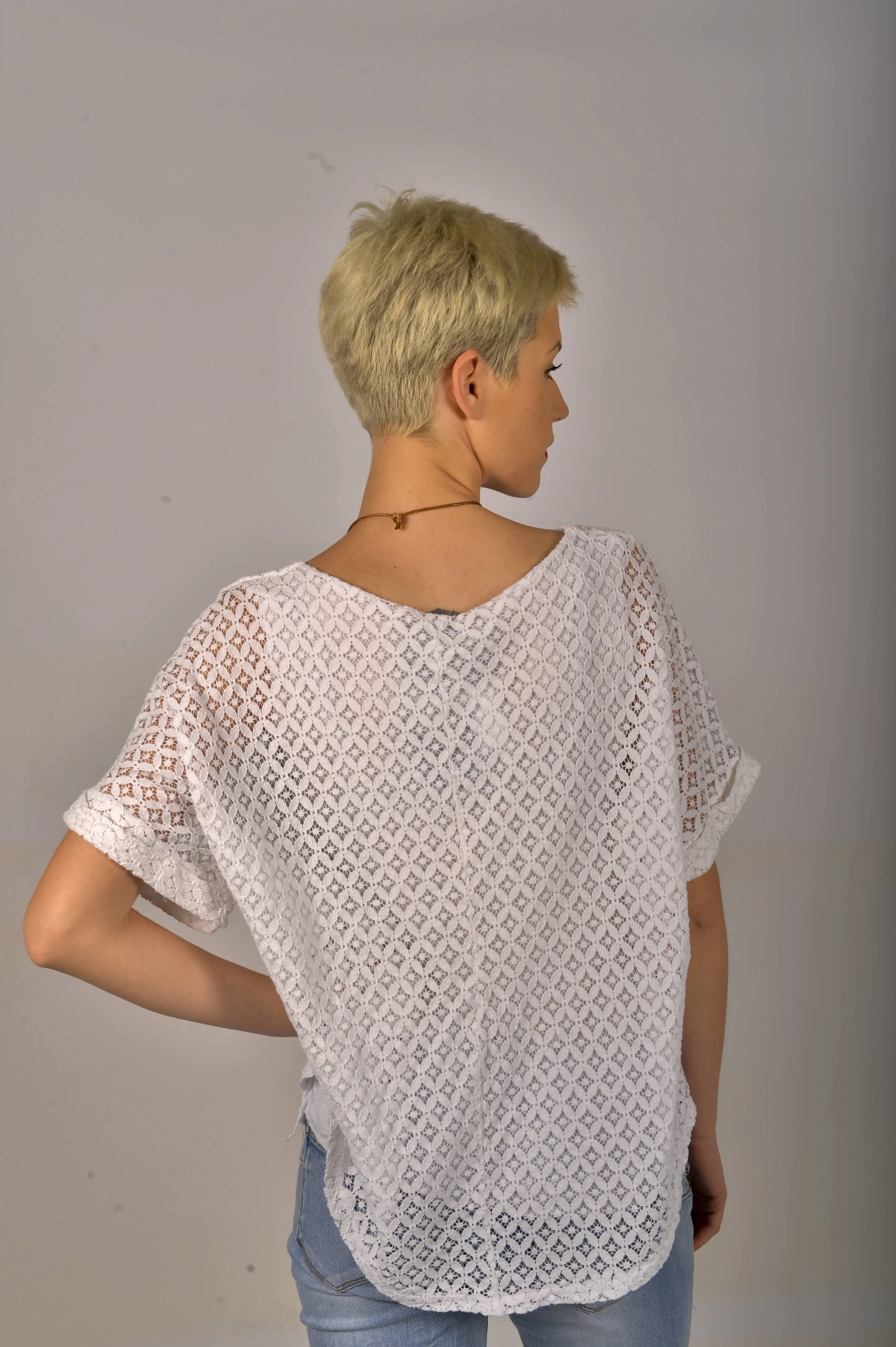 Женская широкая футболка с коротким рукавом и кружевом Macramé модель MT7804 в