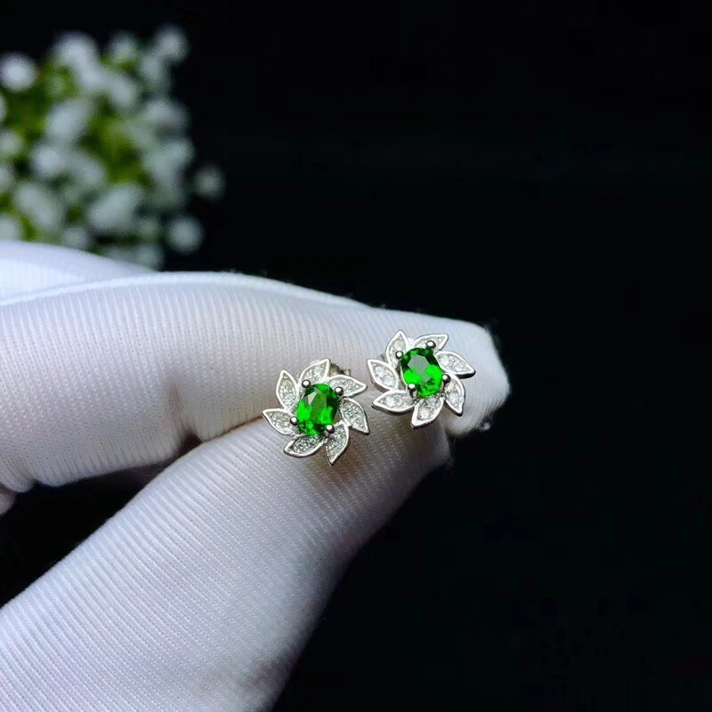 

KJJEAXCMY fine jewelry 925 Silver-inlaid Natural Gem Diopside Ear Nail Support Detection