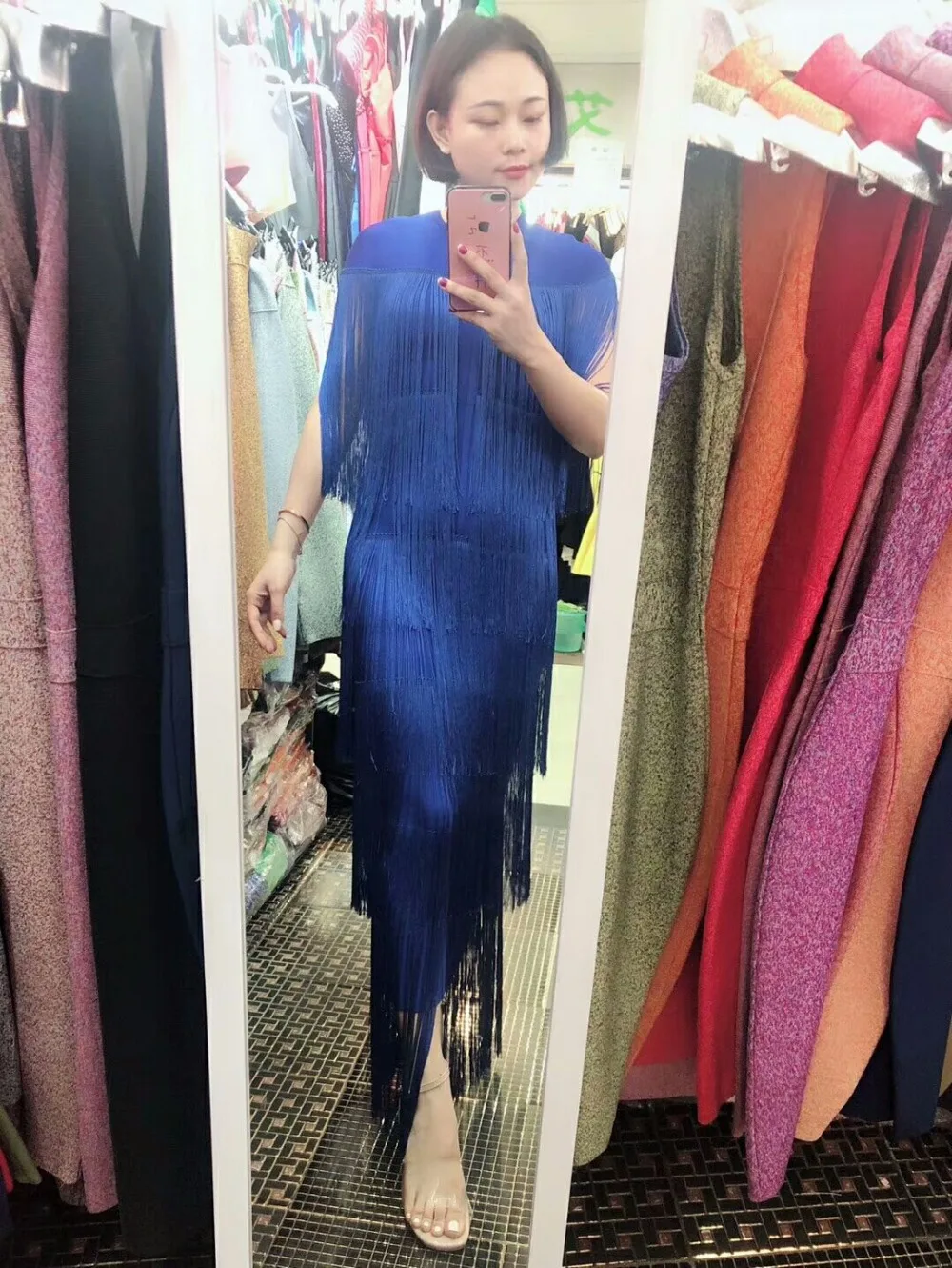 Новая мода Fringe платье Для женщин кисточкой Bodycon сексуальное обвязанное Платье Лето сине-белые обнаженные знаменитости Вечерние Длинное платье A-4