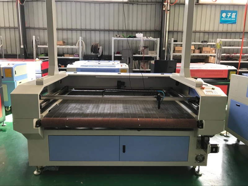 Автоматическая подача co2 cnc CCD камера сканирование лазерной резки для ткани