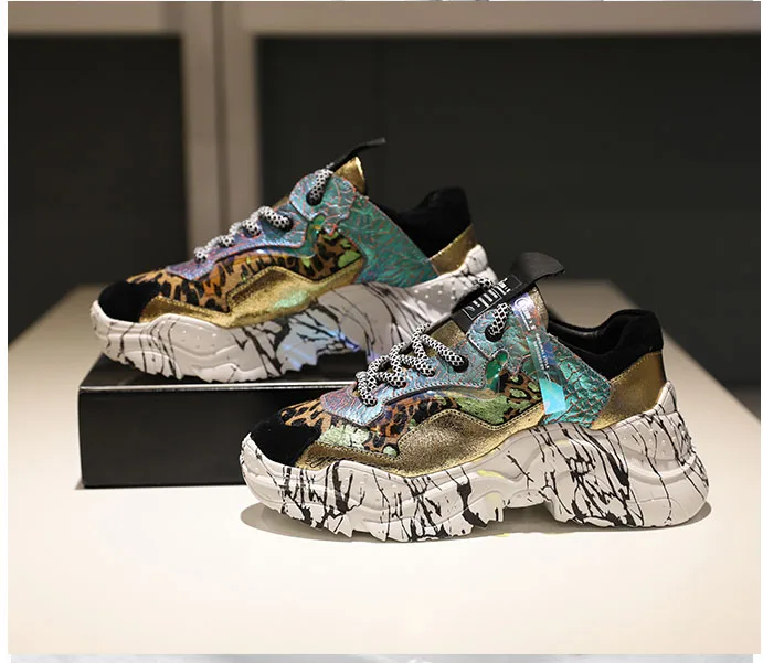 Zapatos mujer; коллекция года; Разноцветные Женские кроссовки на платформе с граффити; блестящие кроссовки из натуральной кожи на массивном каблуке; женская повседневная обувь на шнуровке