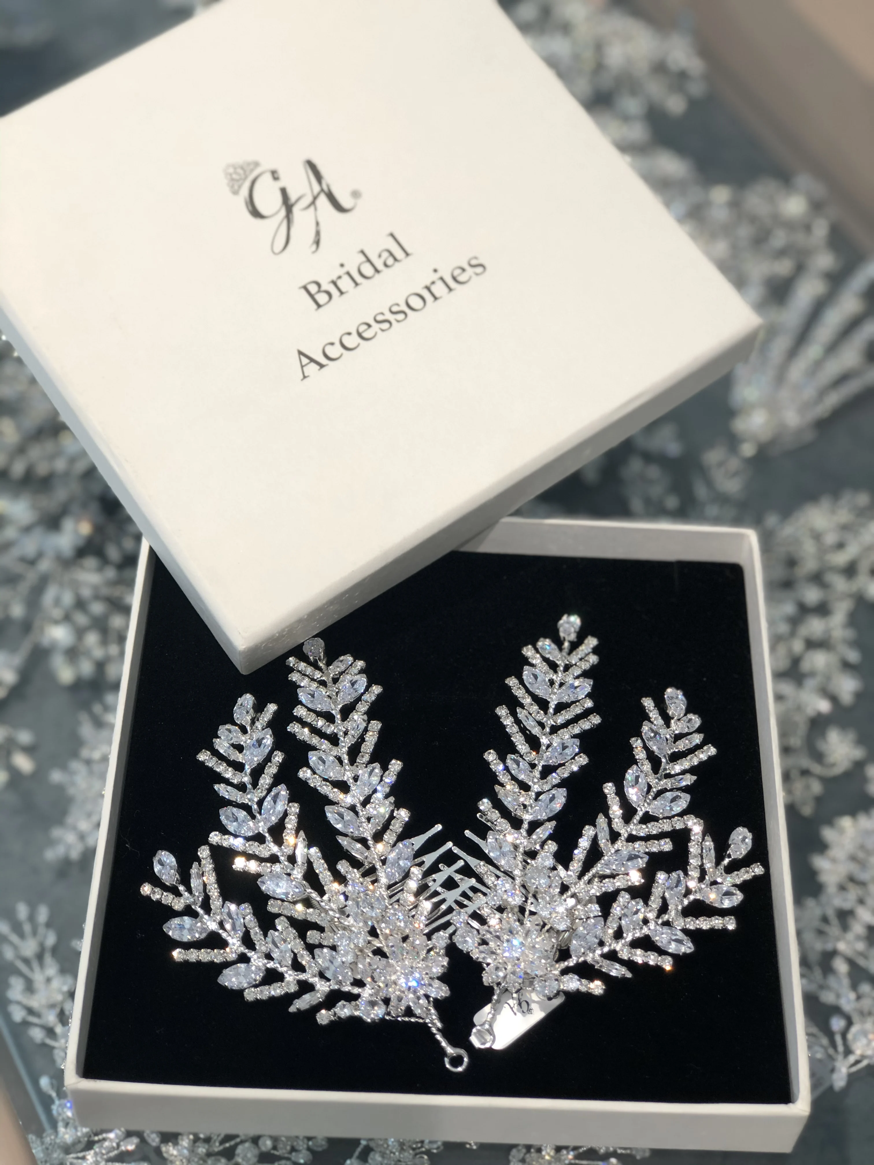 

Bridal Accessories/Luxury Bridal Accessories/Headpieces/Bridal Crown/Hair Clip