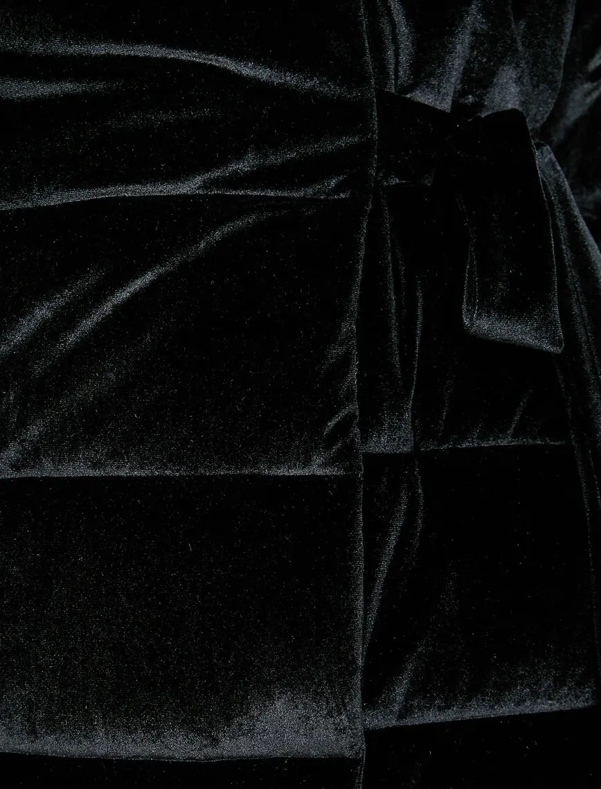 

Button Detailed Coat