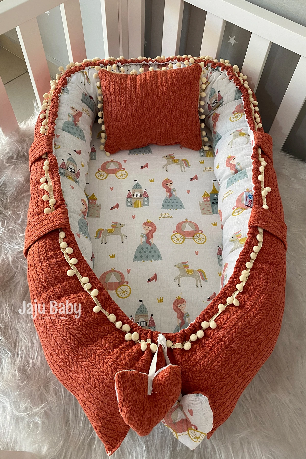 Jaju Baby Special Handmade Tile Knit Fabric and Muslin Fabric Pompon Babynest, Portable Crib Travel Bed, Newborn Baby Bed