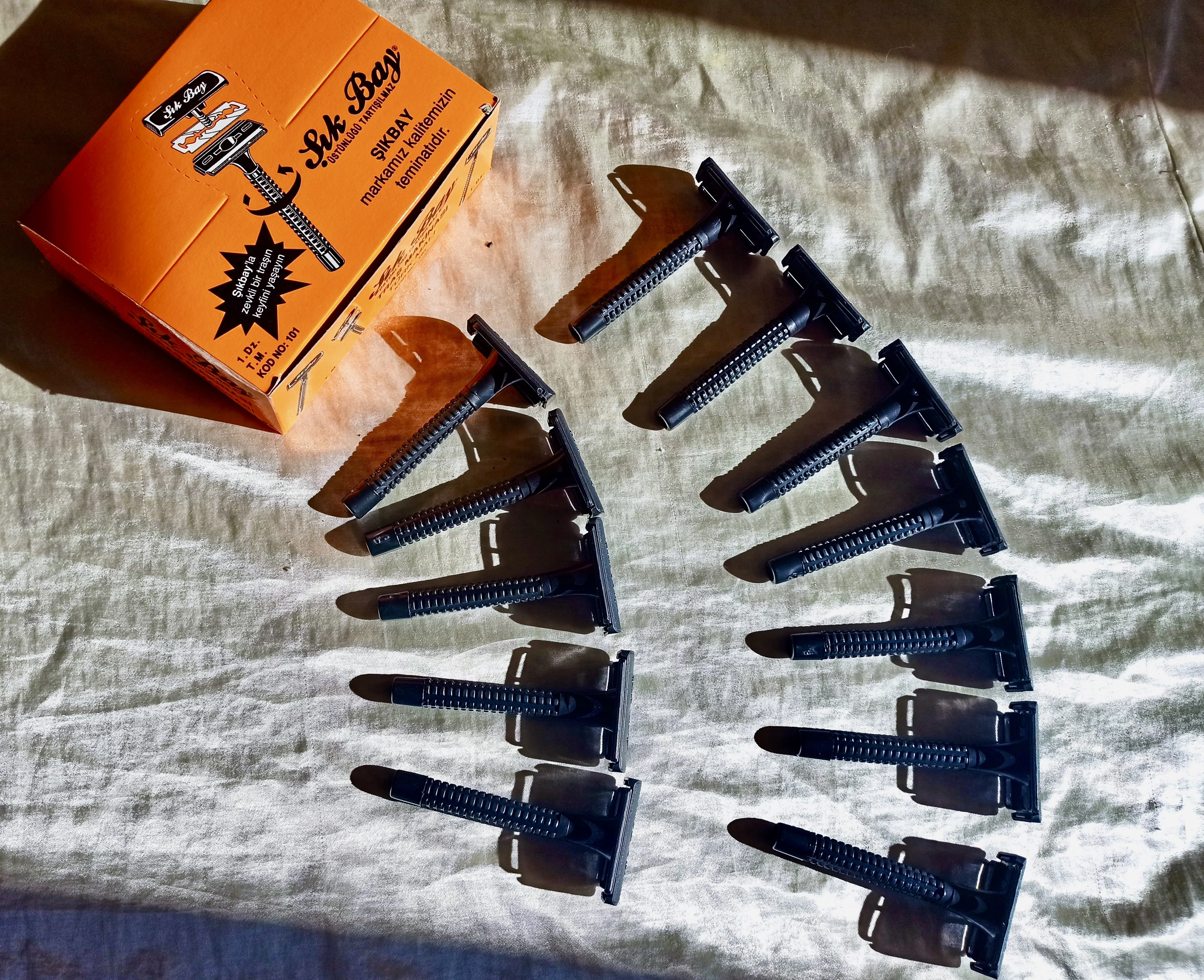 

Sale 12 pcs Razors Double Edge Shaving Razor,12 Pieces Plastic