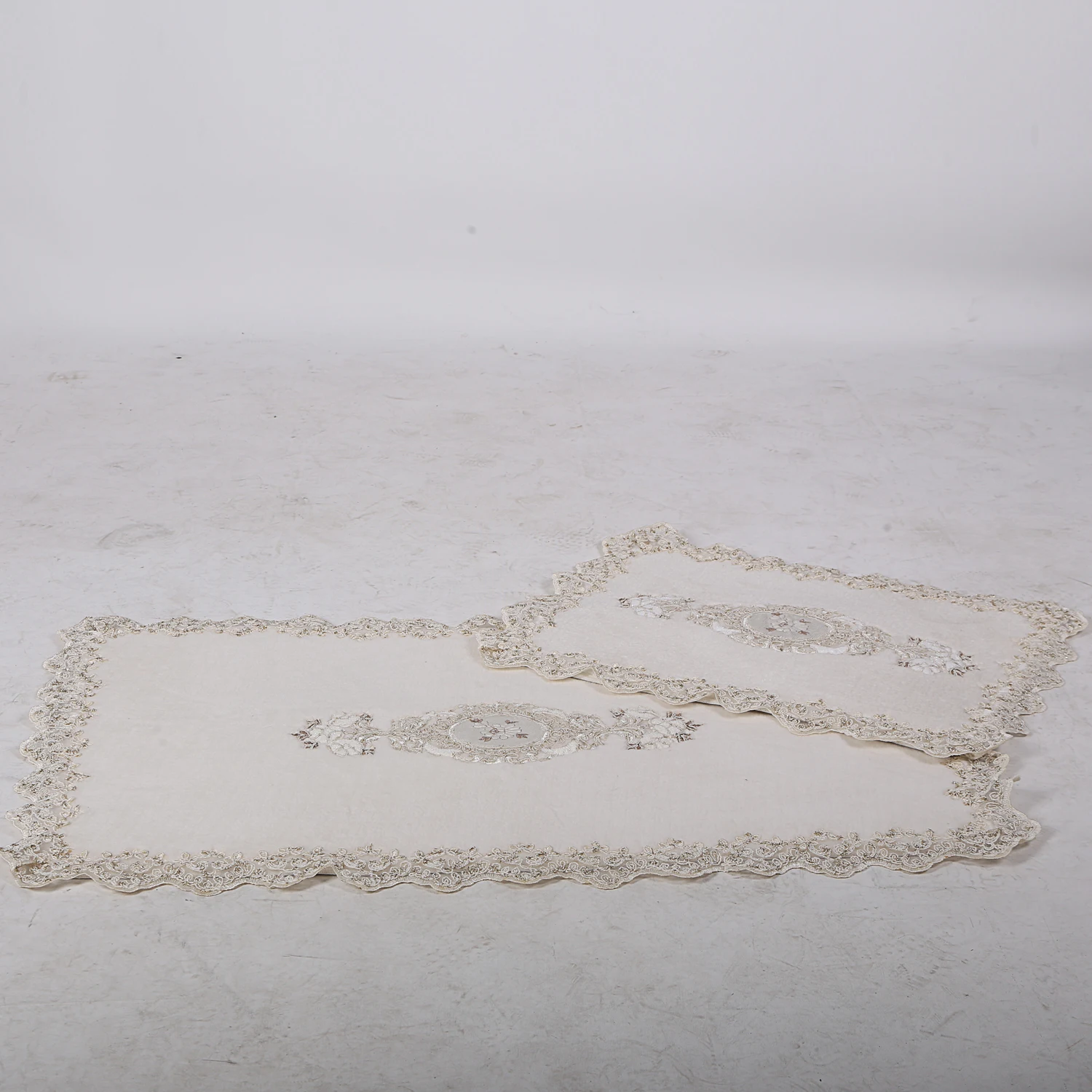 Offerte Bonny Home Lisa Rettangolo Bianco 2 Pezzi Tappetino Da Bagno In Peluche Di Pizzo Francese Set Di Tappeti Lavabili In Lavatrice A Base Di Cuoio Antiscivolo