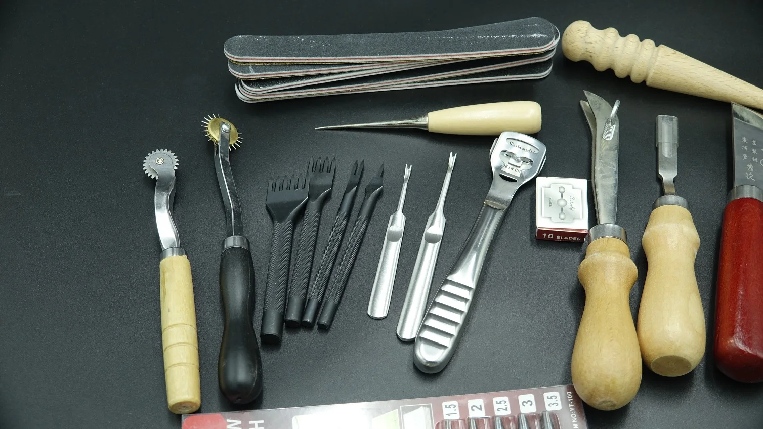 Набор инструментов для работы с кожей 18 предметов |