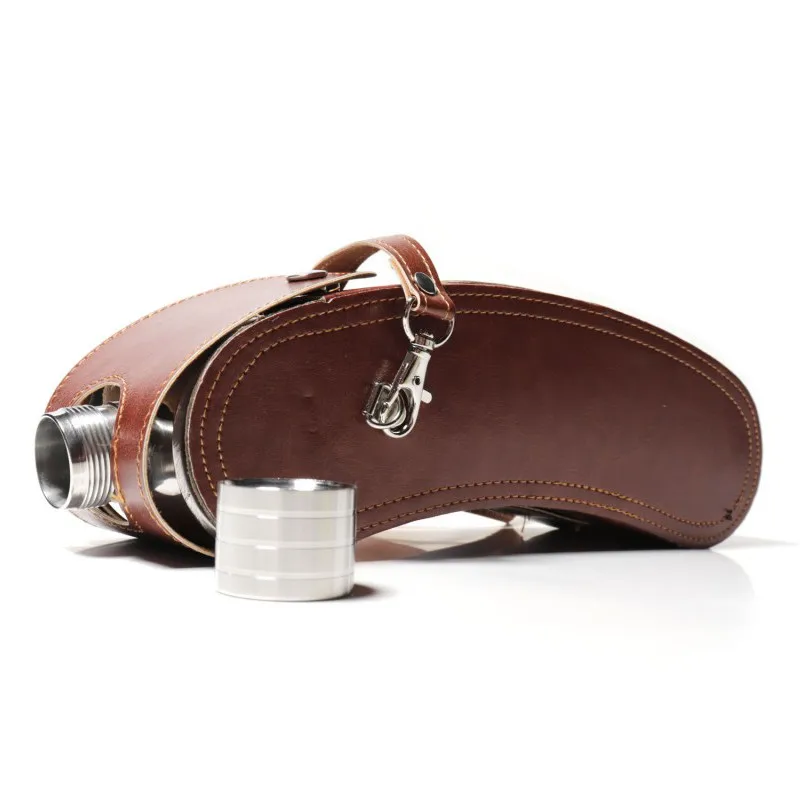 Фляга Банан 800 мл. металлическая в кожаном чехле с наплечным ремнем для переноски