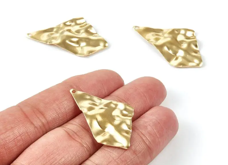 

Brass Wavy Charms - Wavy Irregular Shape Raw Brass Pendant - Jewelry Supplies - 12Pcs/Lot - 37.5x20.4x0.7mm - PP2004