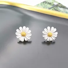 Summer New Trend Floral Daisy Flower Stud Earrings Korean Fashion Sunflower Asymmetric Earrings Girl Ear Jewelry Brincos Anillos
