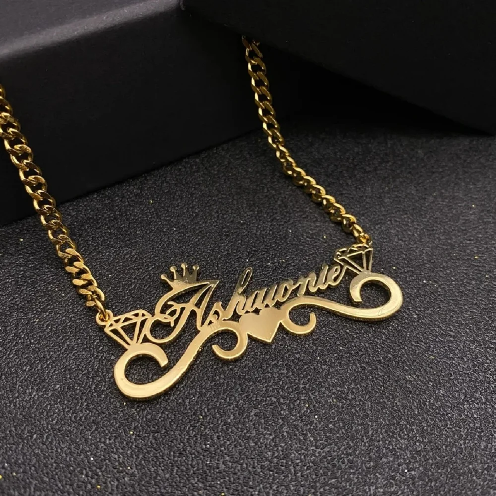 Персонализированное ожерелье с изображением курсива сердцем именем короны на