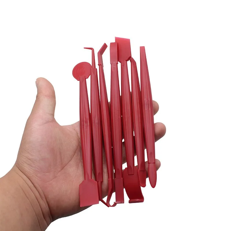 Виниловая пленка для автомобиля устанавливается на ракель из углеродного