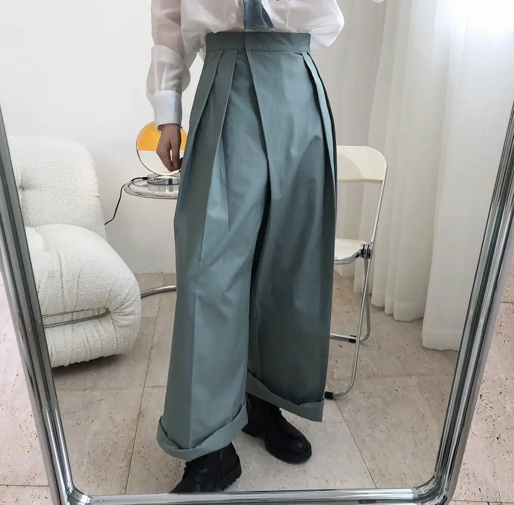woman new model oversized trousers