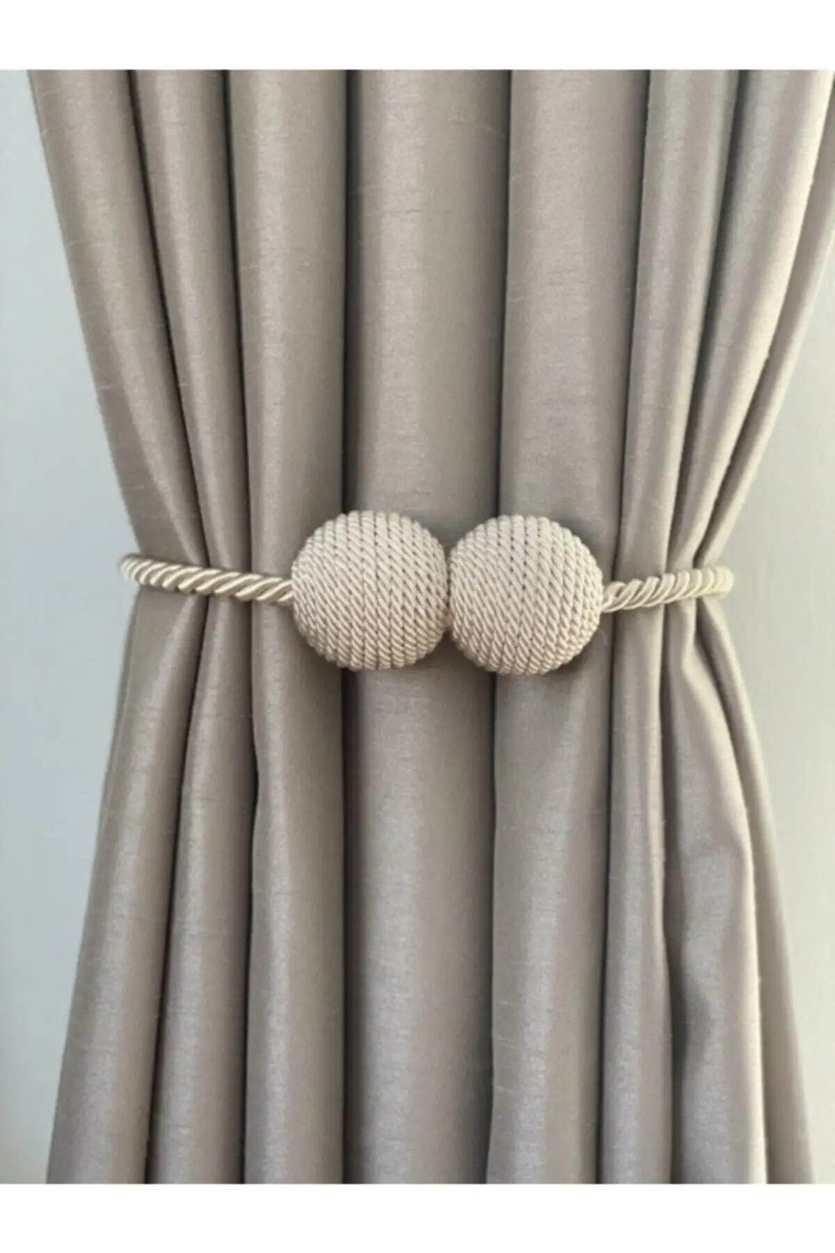 

Magnetic Curtain Collector