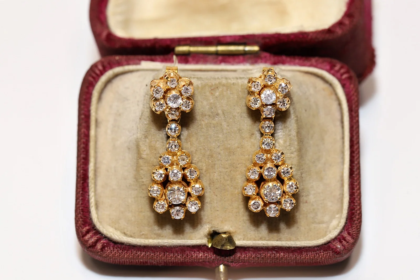 

Винтажные старые оригинальные серьги-подвески из 14-каратного золота с натуральными бриллиантами