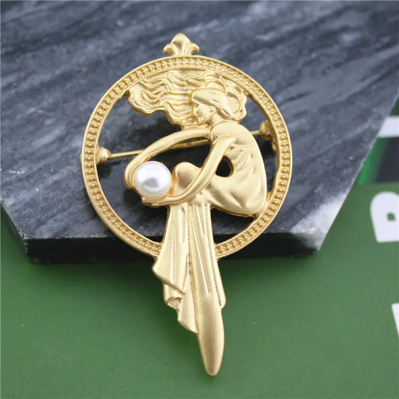 

Vintage Baroque brooch Angel wings matte gold brooch