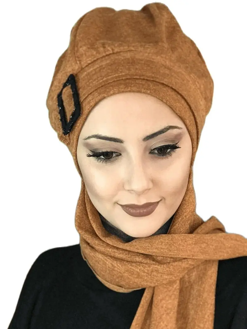

Yeni Moda 2021 Hijab Kadın Müslüman Başörtüsü Şal İslami Kıyafet Eşarp Fular Bone Şapka Sarı Yeşil Kimyon Renkli Tokalı Bere Şal