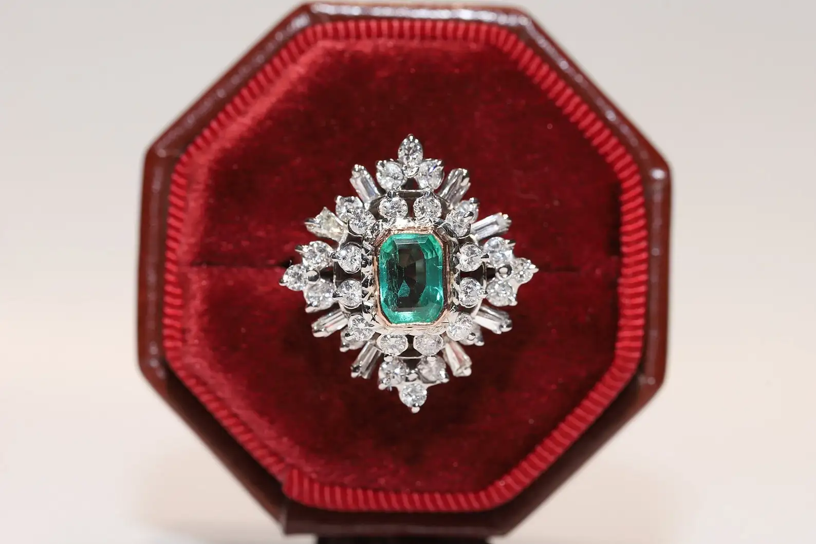 

Perfect Old Vintage 18k Gold Natural Diamond And Emerald Decorated Pretty Navette Style Strong Ring