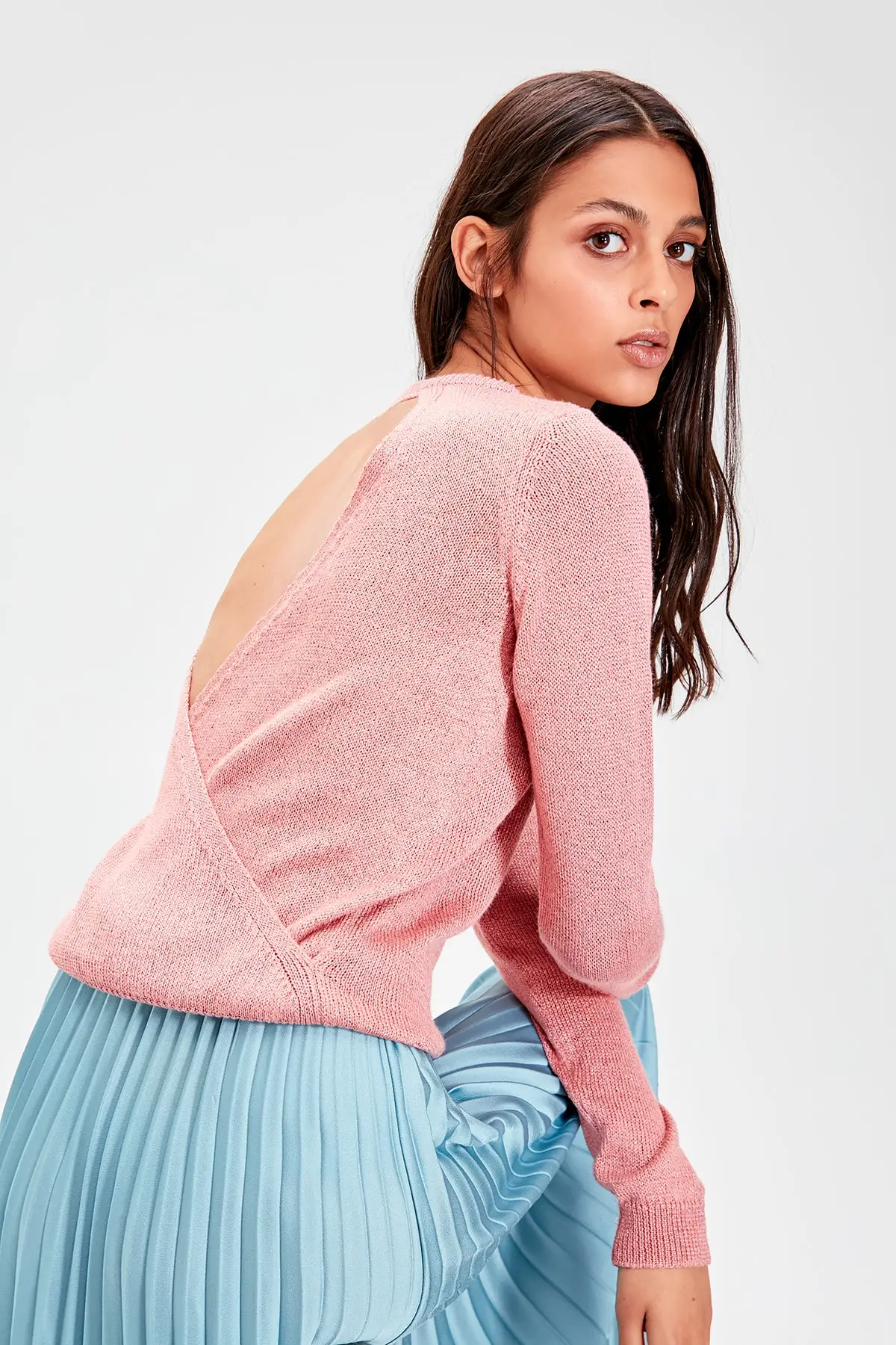 Trendyol Женский-лососевый сзади с низким вырезом серебристый свитер TWOAW20HB0008 |