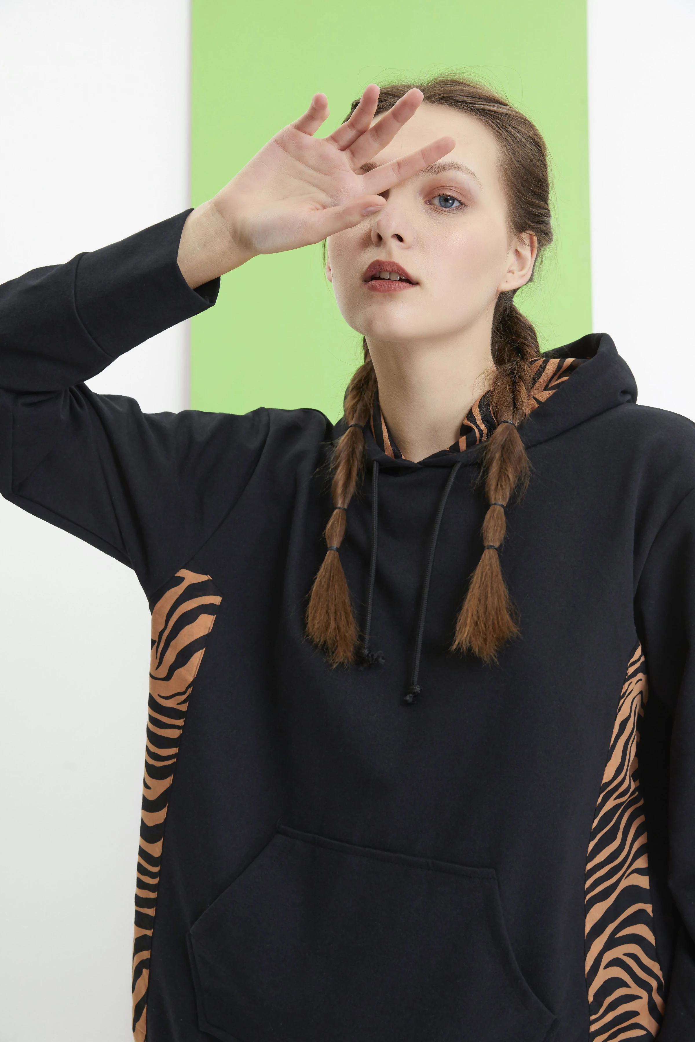 

Mirach Hoodies Hooded With Pockets Black Sweatshirt for Women Long Casual Tracksuit Stylish Sports Sweater Zebra Pockets