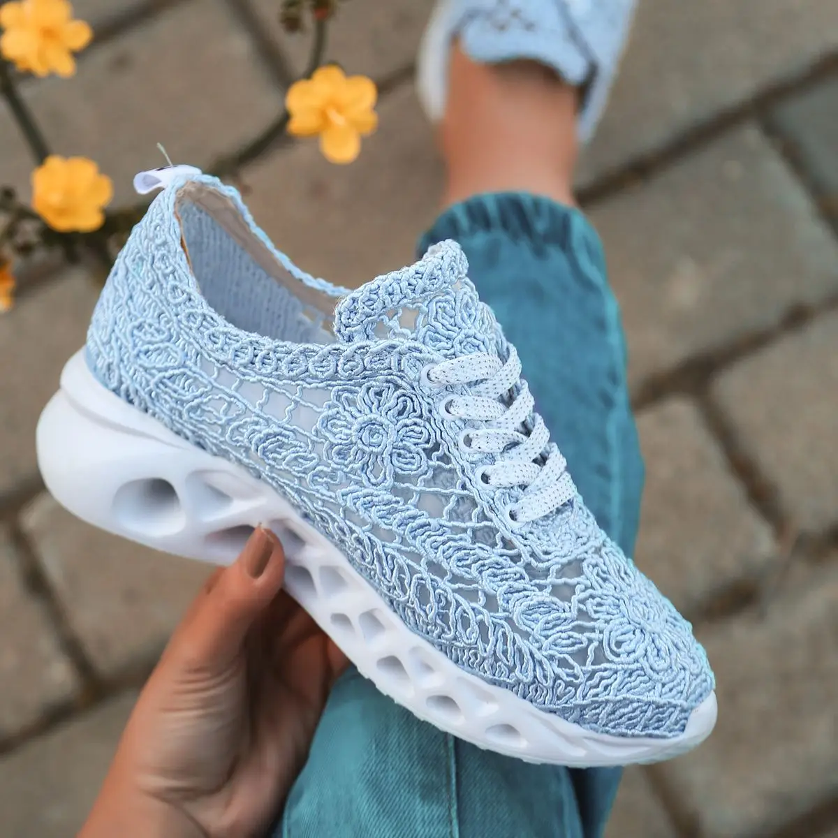 

New Season 2021 Binev Luxury 4 Color Lace Embroidered Women's Sports Shoes