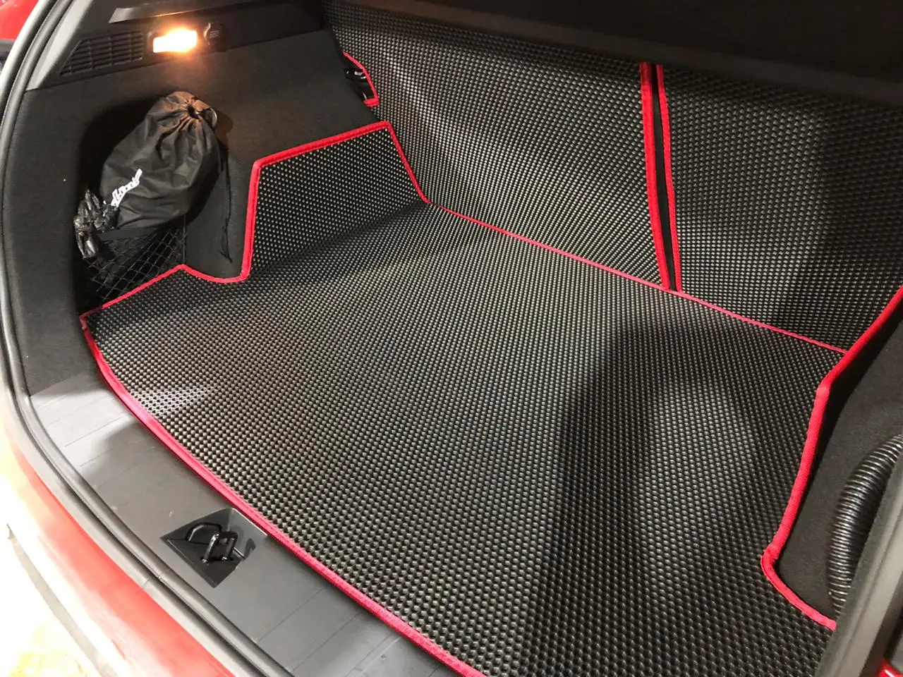 Кулрей багажник. Коврик в багажник geely coolray. geely coolray багажник. geely coolray эва коврики. коврик в багажник geely coolray 3d.