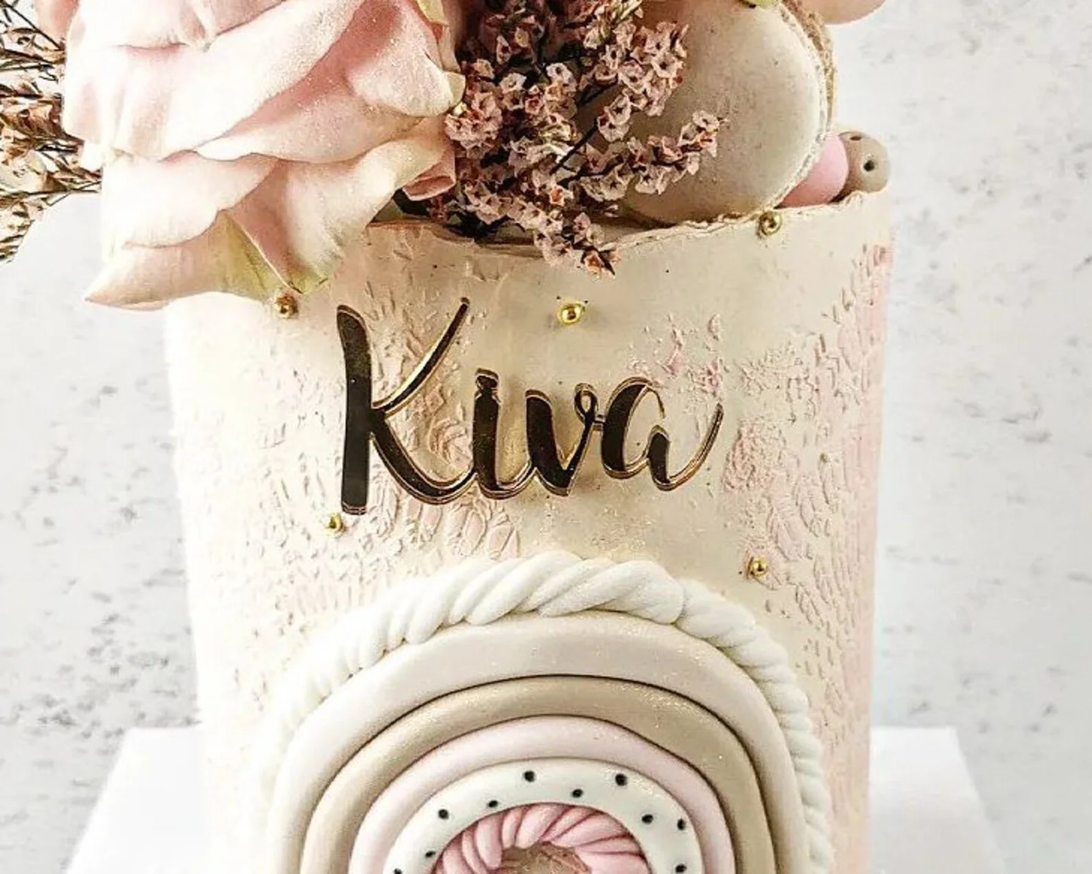

Personalized Name Cake Charm/Acrylic Name Cake Front Topper/Cake topper charm Custom Birthday Cake Topper Party Decoration