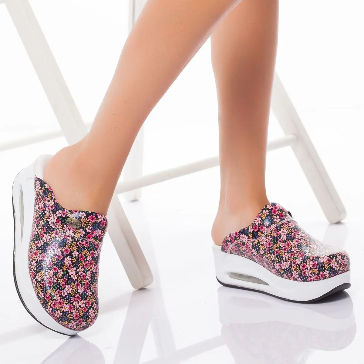 

2022 New Designer Orthopedic Sabo Women Comfort Fashion Thick Platform Slippers Heels Shoes Eva Soft Sandals Non-Slip Slides
