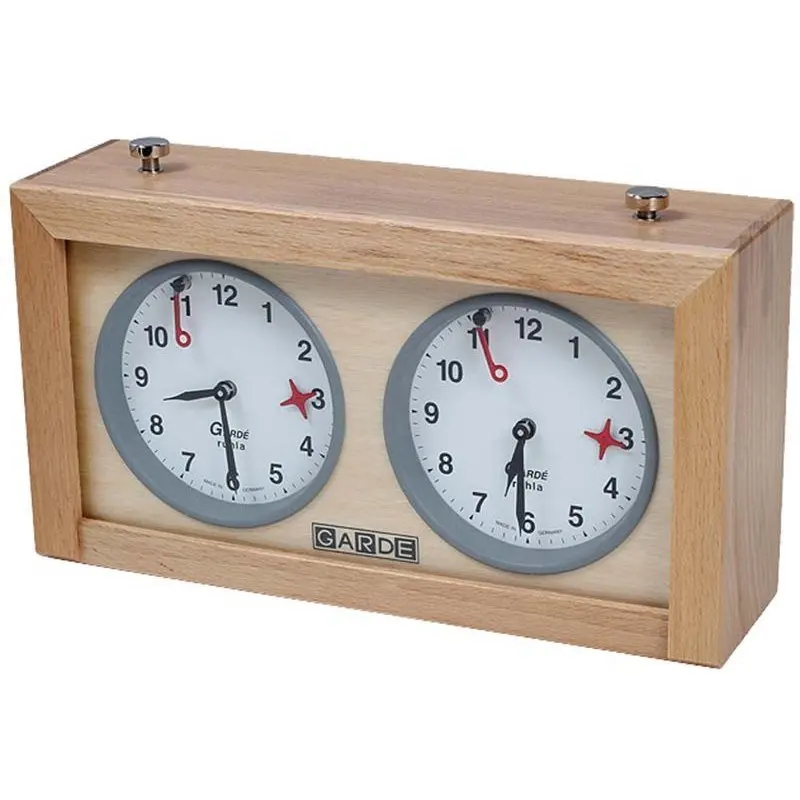 Деревянные шахматные часы аналог Гард. Смотрите профессиональные шахматы.