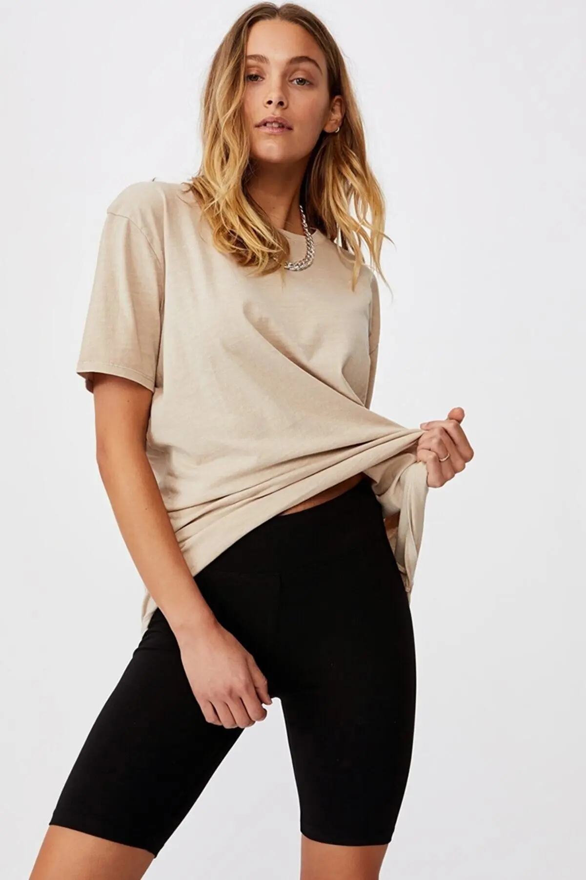 

* Женские черные короткие леггинсы с высокой талией