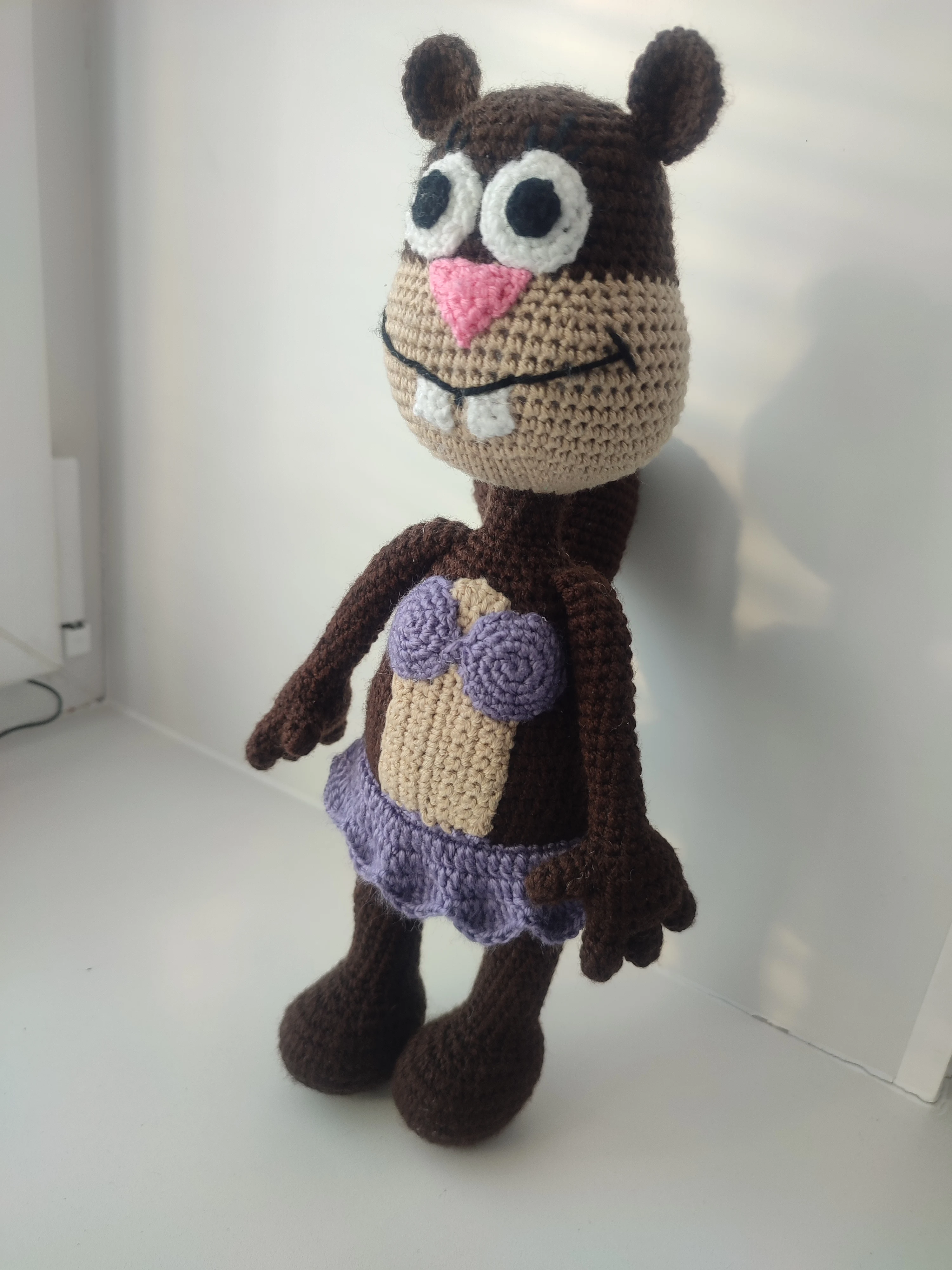 Вязаная крючком игрушка Белка Сэнди (30 см) из мультфильма Спанч Боб - купить по