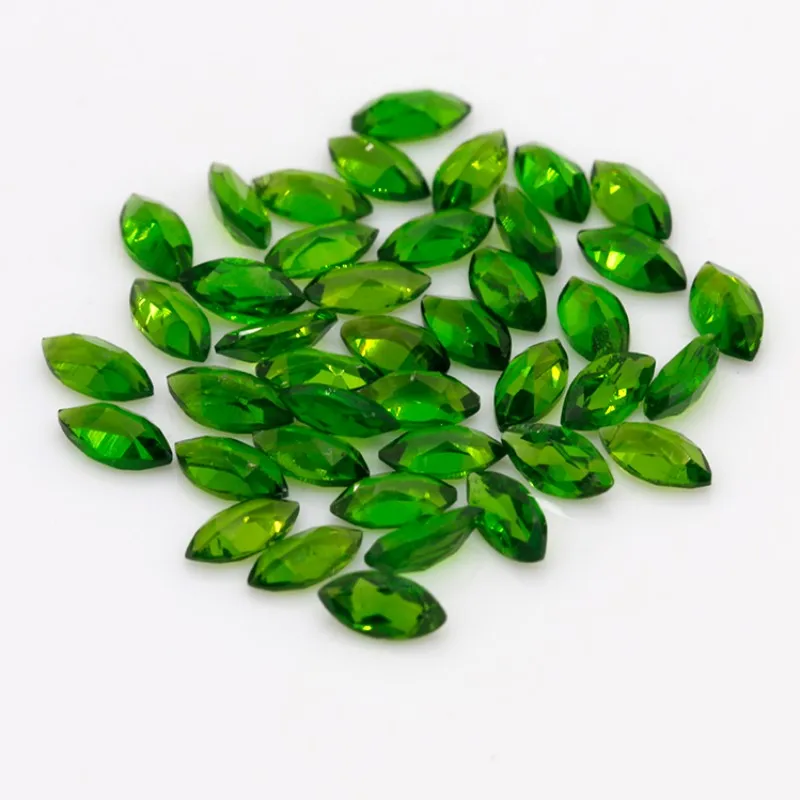 

Женское колье с драгоценным камнем 2,5*5 мм