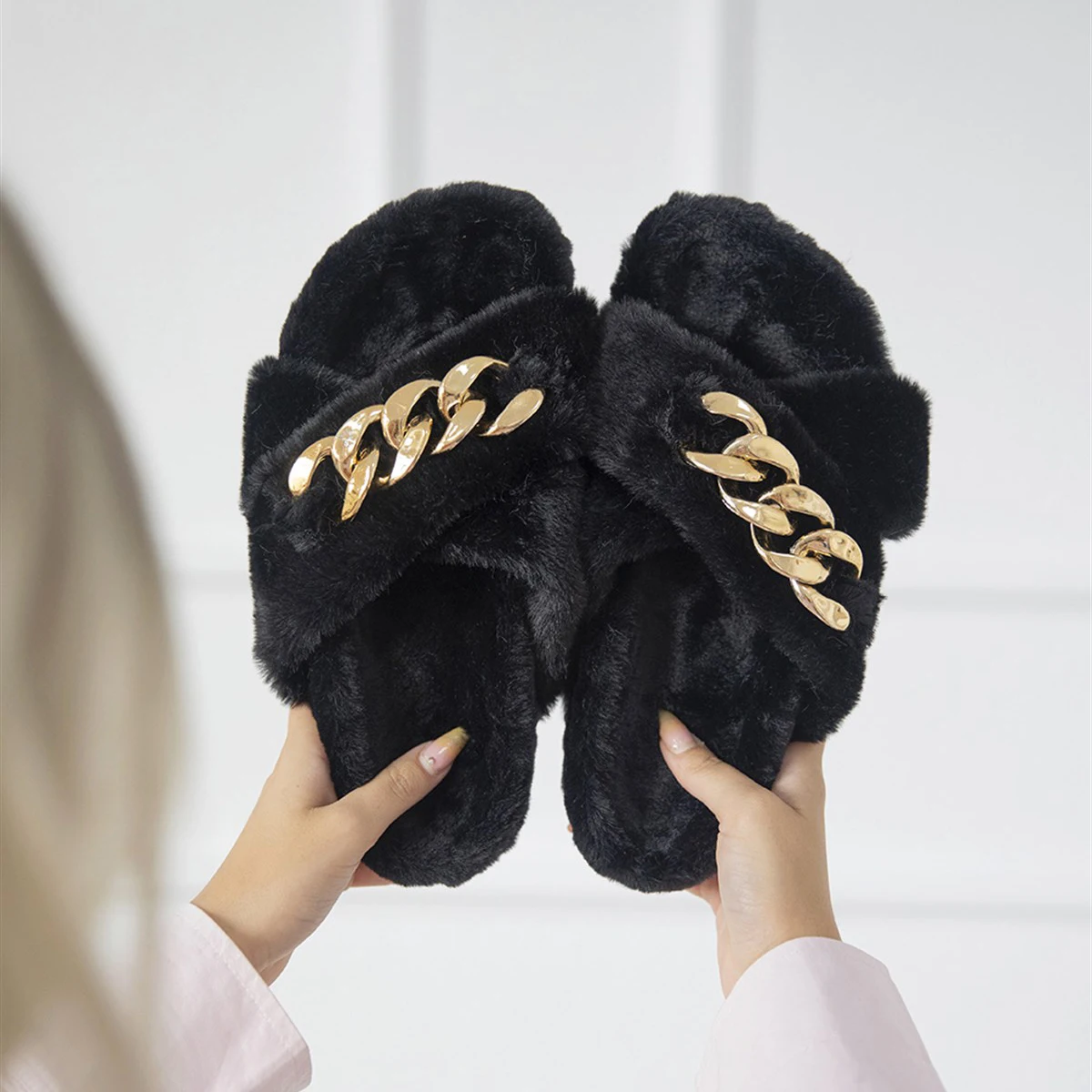 

Женские шлепанцы для дома, плюшевые повседневные шлепанцы с золотой цепочкой и перекрестными лентами, новый сезон 2021