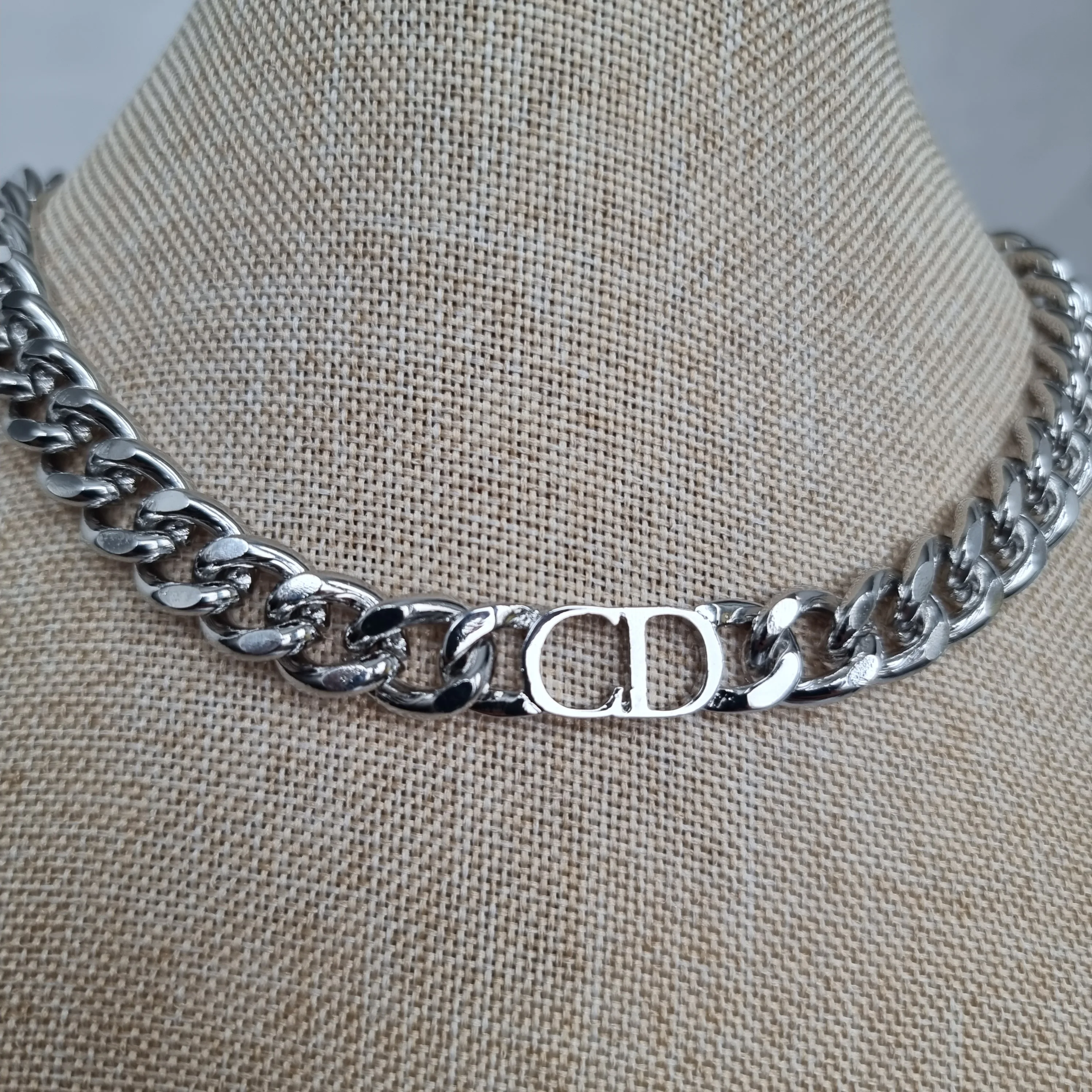 Round neck chain CD choker neck 40 cm stylish necklace fashion jewelry