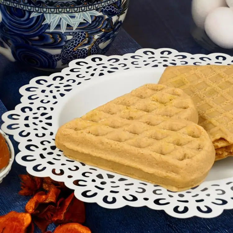 Медовое печенье сердце. Печенье домашнее сердечки. Печенья сердечки в вафельнице. Рецепт вафель сердечек. Вафли сердечки.