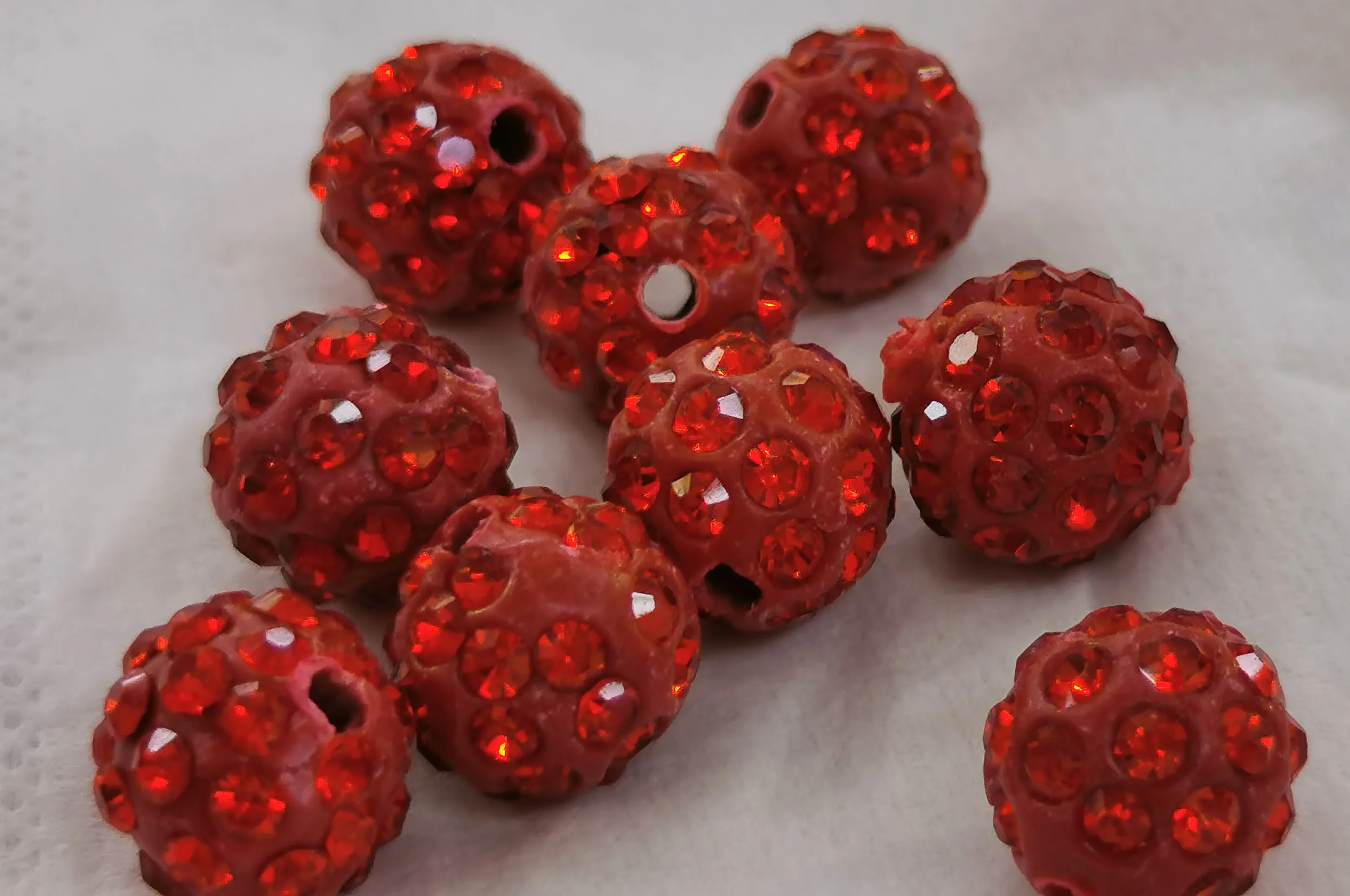 Бусины-разделители с красно-прозрачными белыми кристаллами 6/8/10/12 мм 100 шт. |