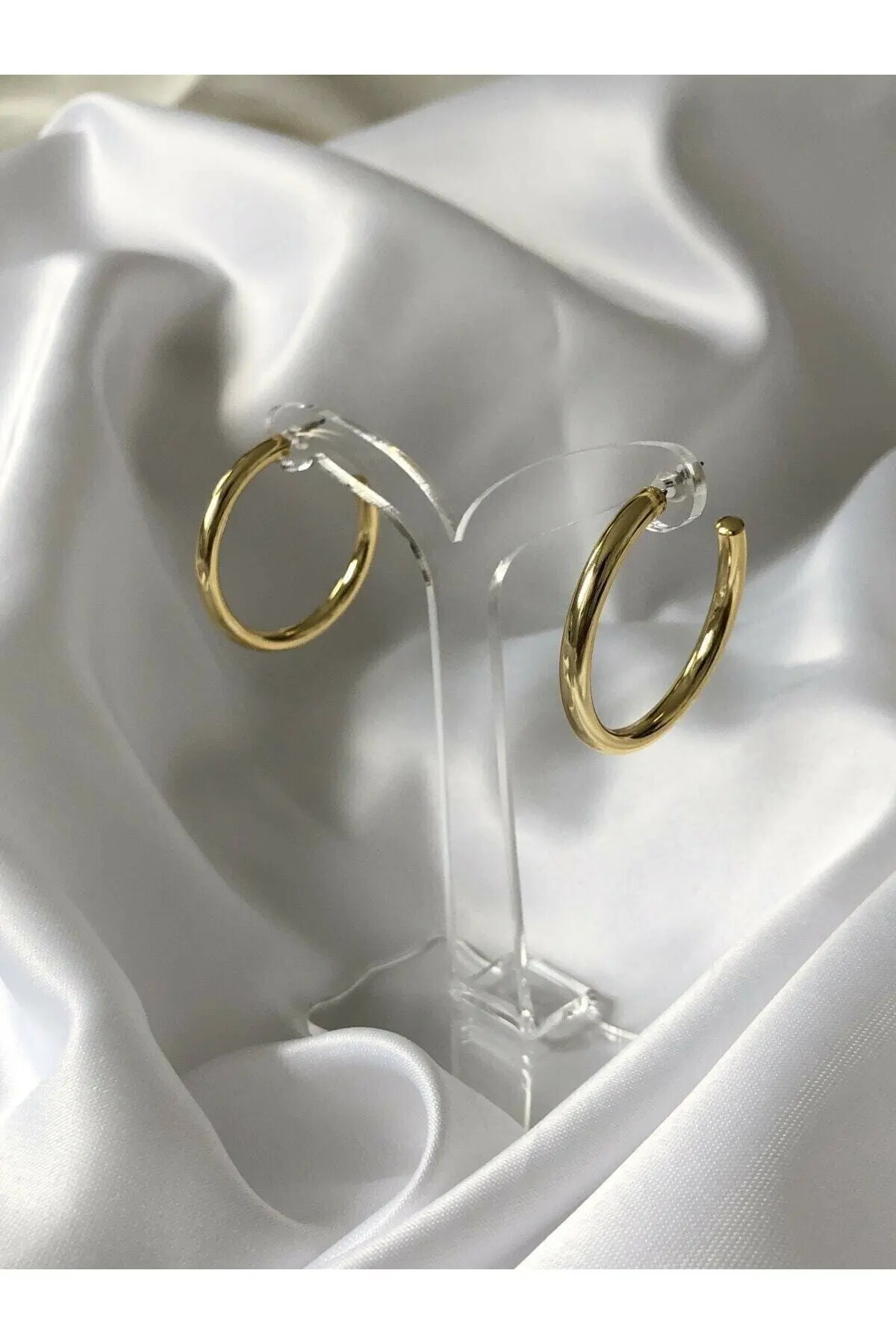 

Женские серьги-кольца золотого цвета