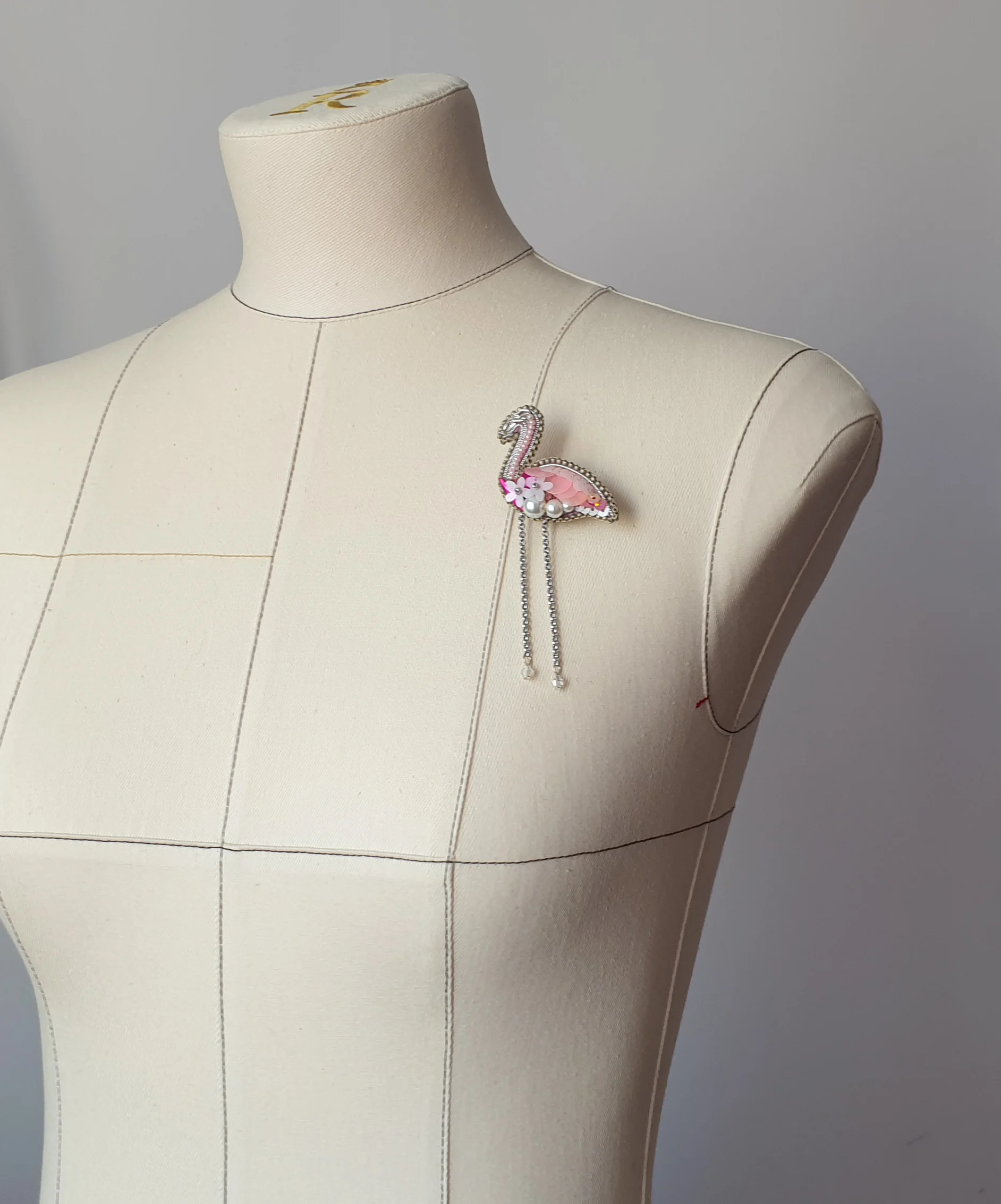 Pink flamingo brooch pin. Bird jewelry. Embroideried beaded rhinestone crystal Premium Fashion gift for women. | Украшения и