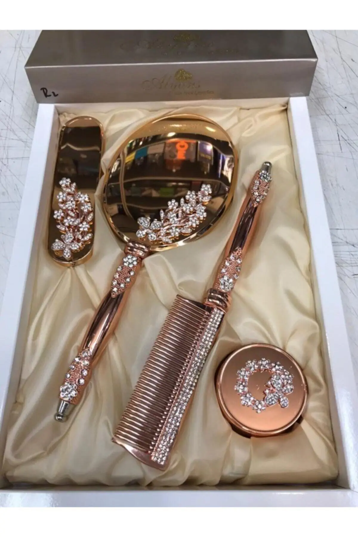 

Alyans 4-Piece Mirror Comb Set / authentic