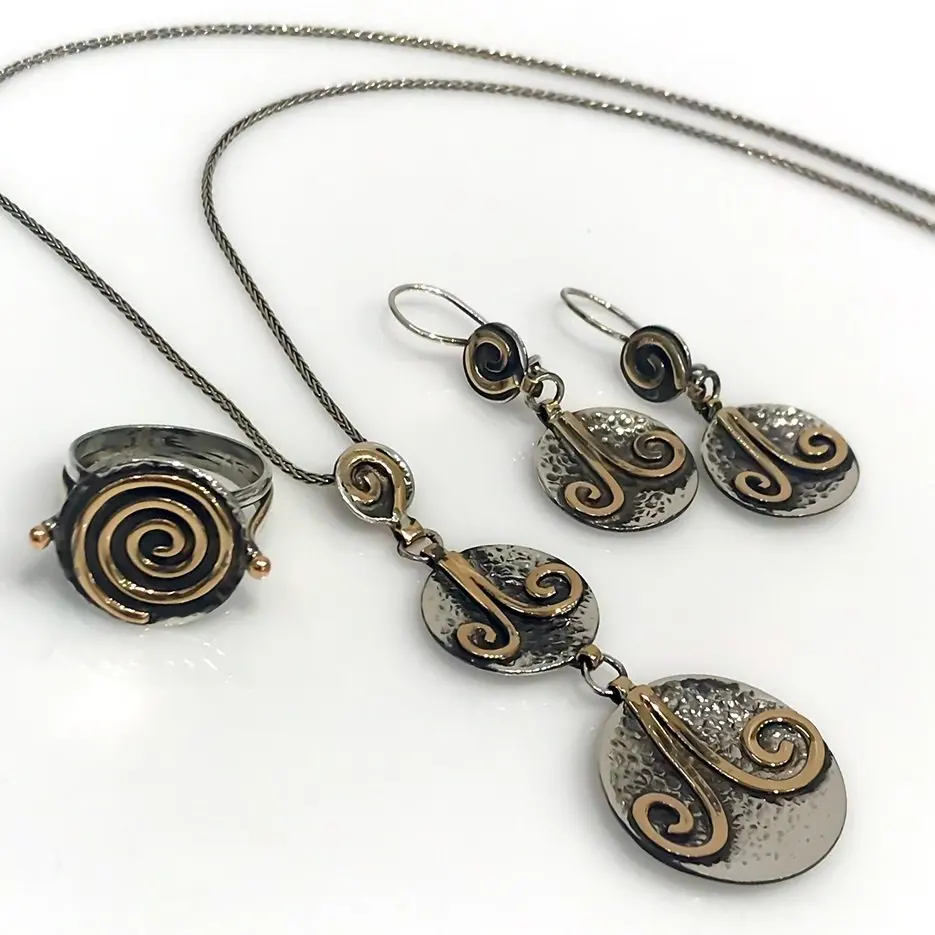 

Authentic Hand Work Design Long Chain Silver Set Suit