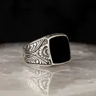 Мужское кольцо из серебра 925 пробы с эмалью и ониксом